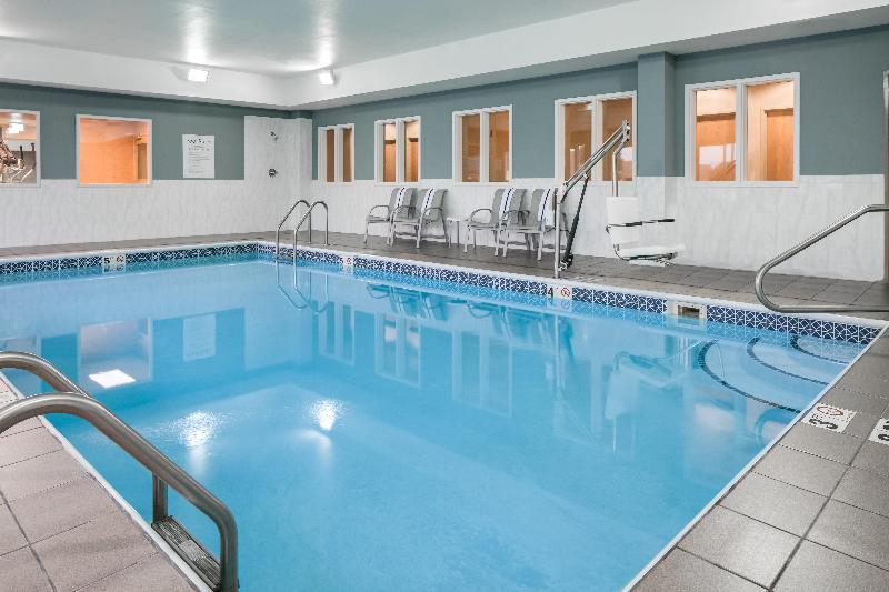 Holiday Inn Express & Suites Clinton image