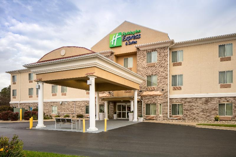Holiday Inn Express & Suites Clinton image