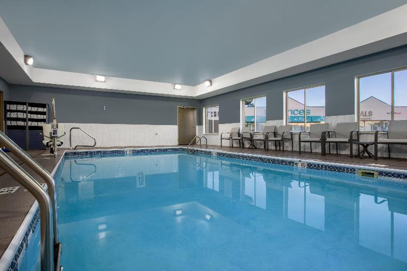 Holiday Inn Express & Suites Clinton image
