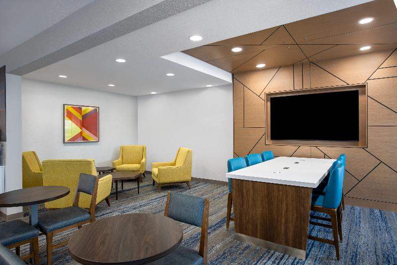 Holiday Inn Express & Suites Clinton image