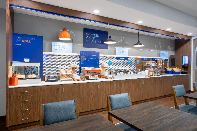 Holiday Inn Express & Suites Clinton image