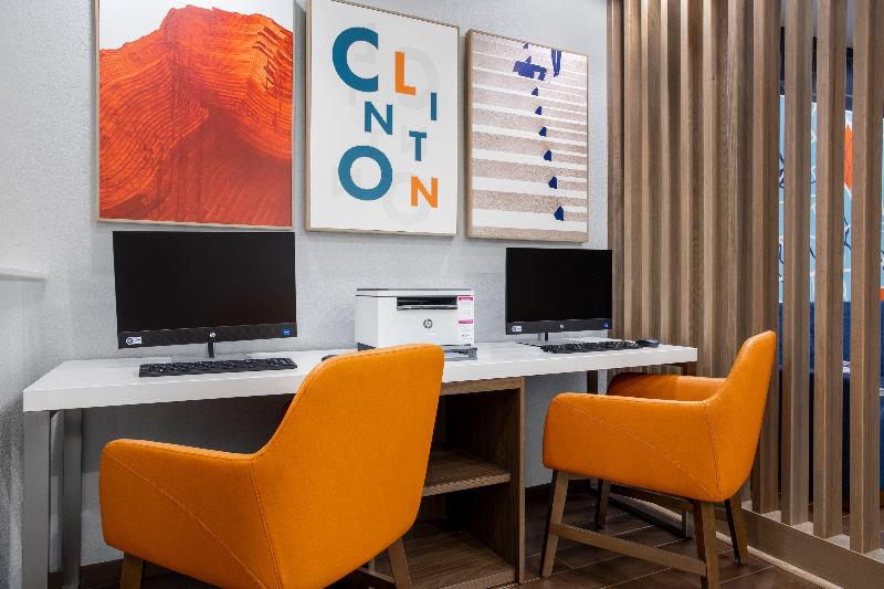 Holiday Inn Express & Suites Clinton image