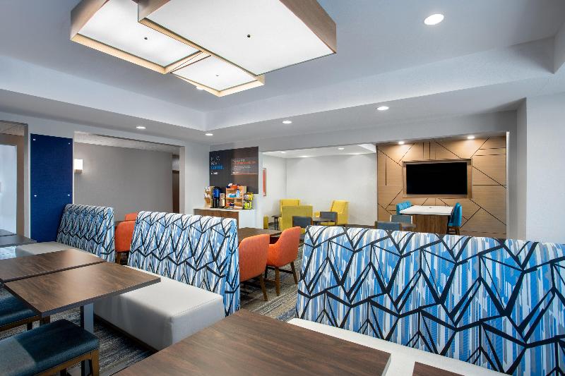Holiday Inn Express & Suites Clinton image