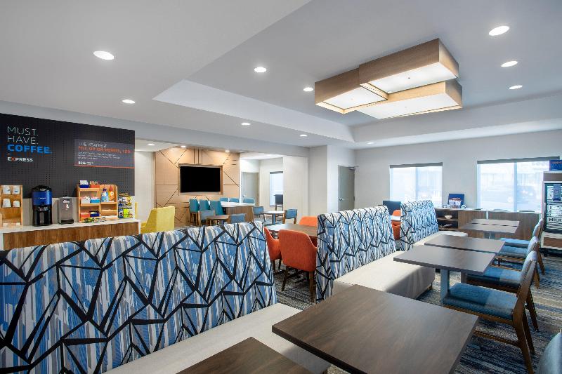 Holiday Inn Express & Suites Clinton image