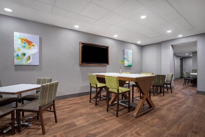 Holiday Inn Express & Suites Clinton image