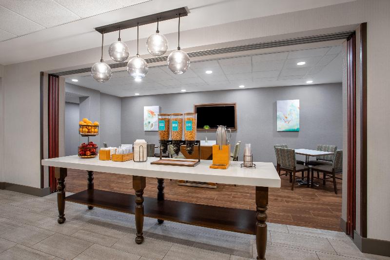 Holiday Inn Express & Suites Clinton image