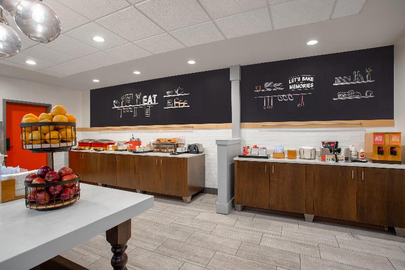 Holiday Inn Express & Suites Clinton image