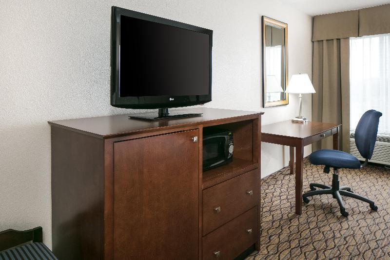 Holiday Inn Express & Suites Clinton image