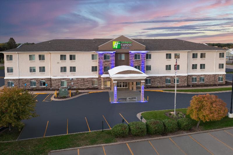 Holiday Inn Express & Suites Clinton image