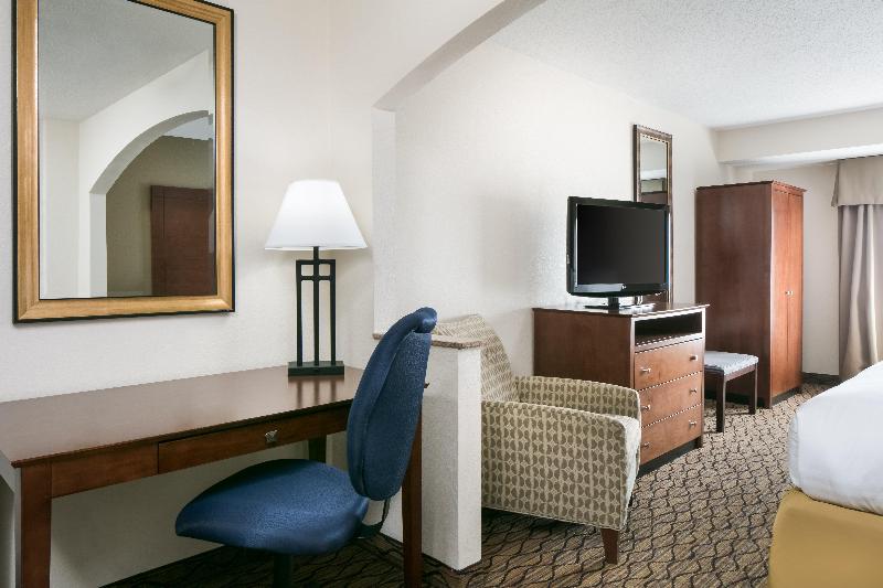 Holiday Inn Express & Suites Clinton image