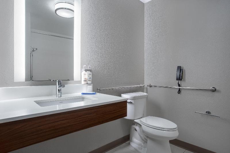 Holiday Inn Express & Suites Clinton image