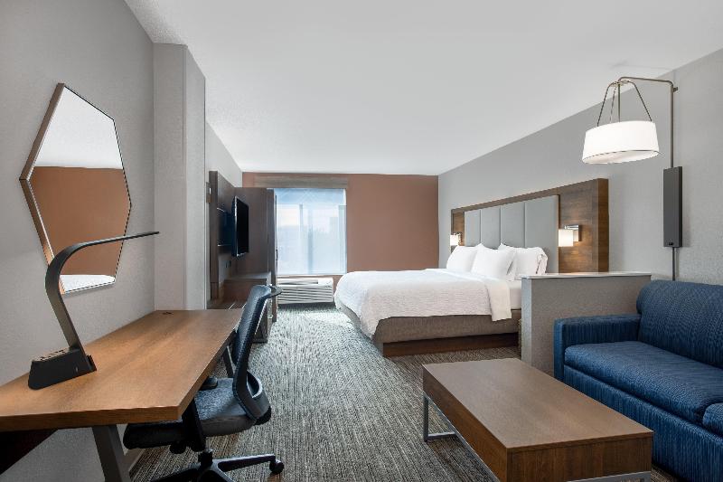 Holiday Inn Express & Suites Clinton image