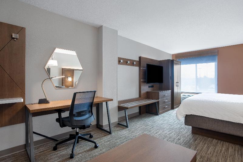 Holiday Inn Express & Suites Clinton image