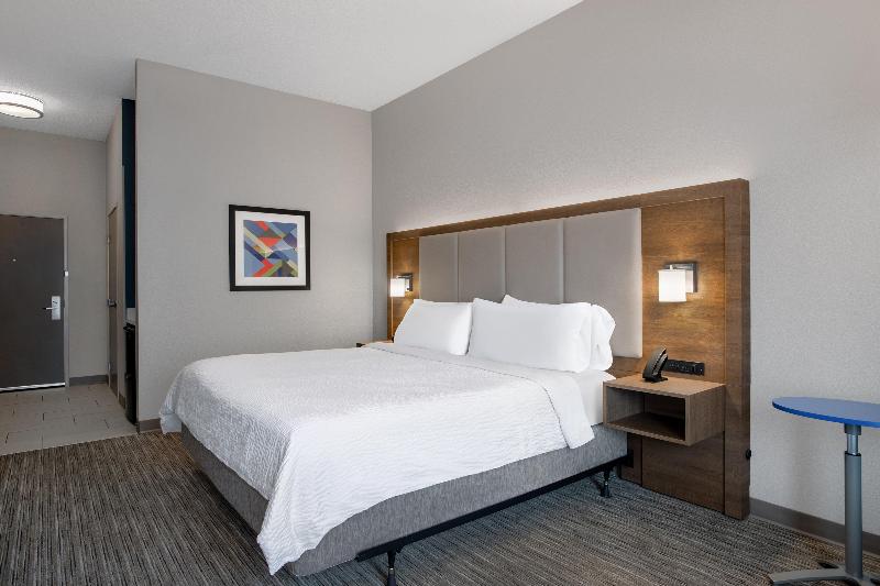 Holiday Inn Express & Suites Clinton image