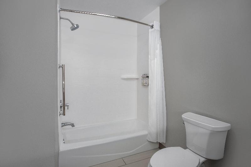 Holiday Inn Express & Suites Clinton image