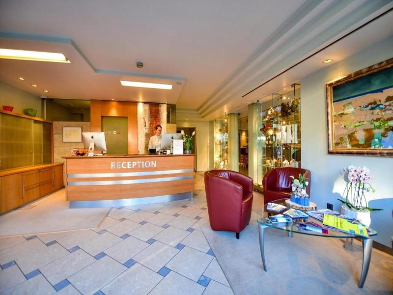 Stadthotel image