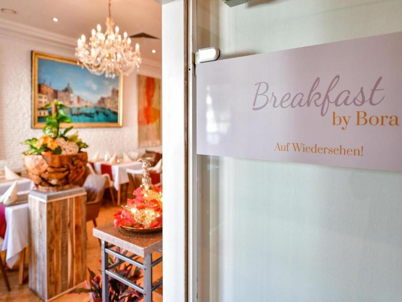 Stadthotel image