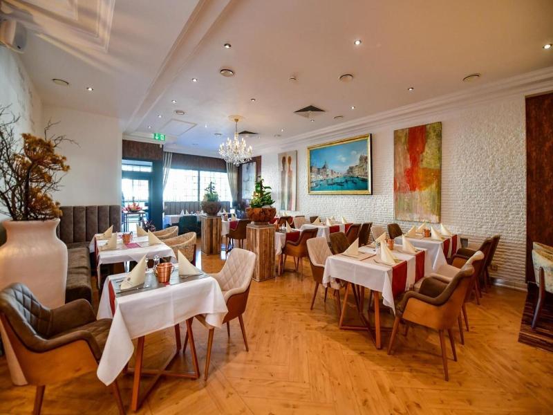 Stadthotel image