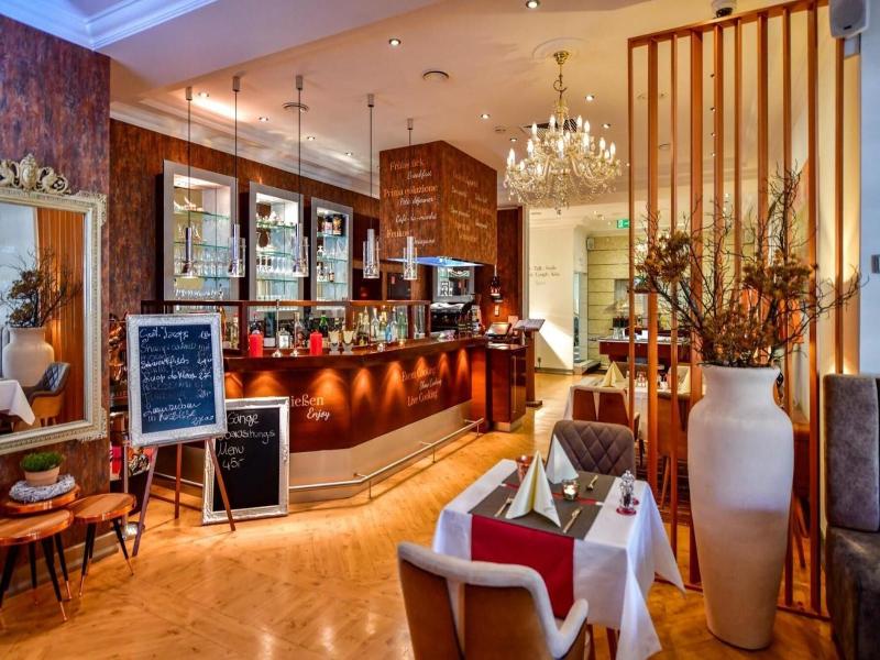 Stadthotel image