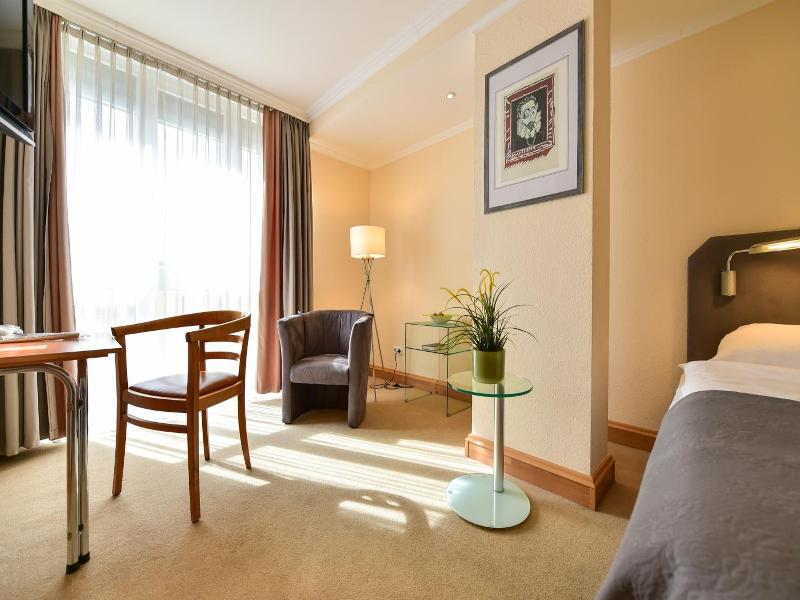 Stadthotel image