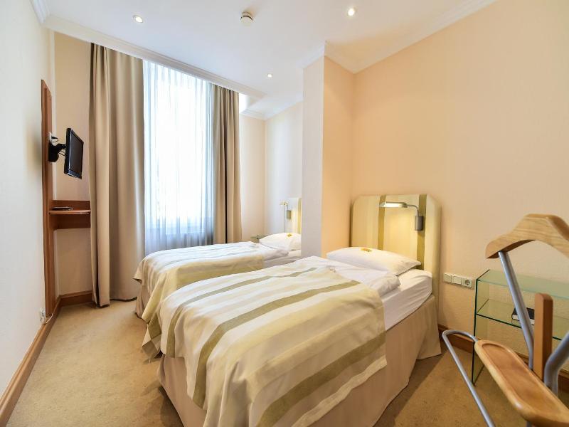 Stadthotel image
