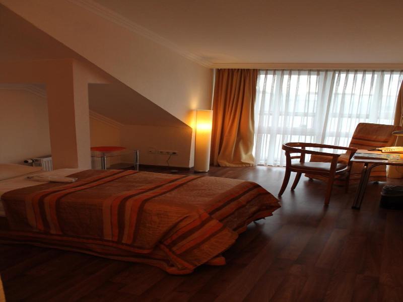 Stadthotel image
