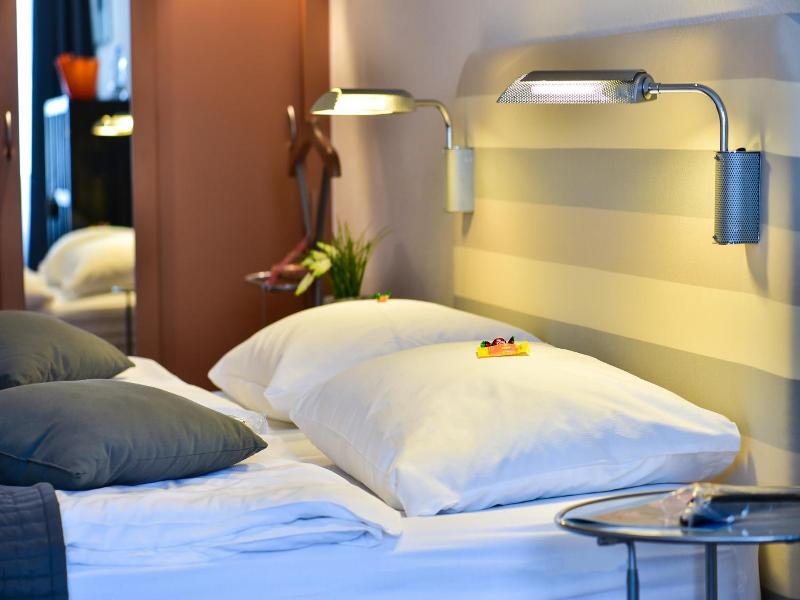 Stadthotel image