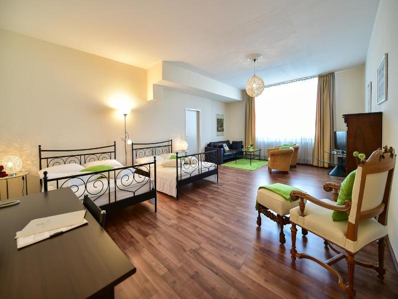 Stadthotel image