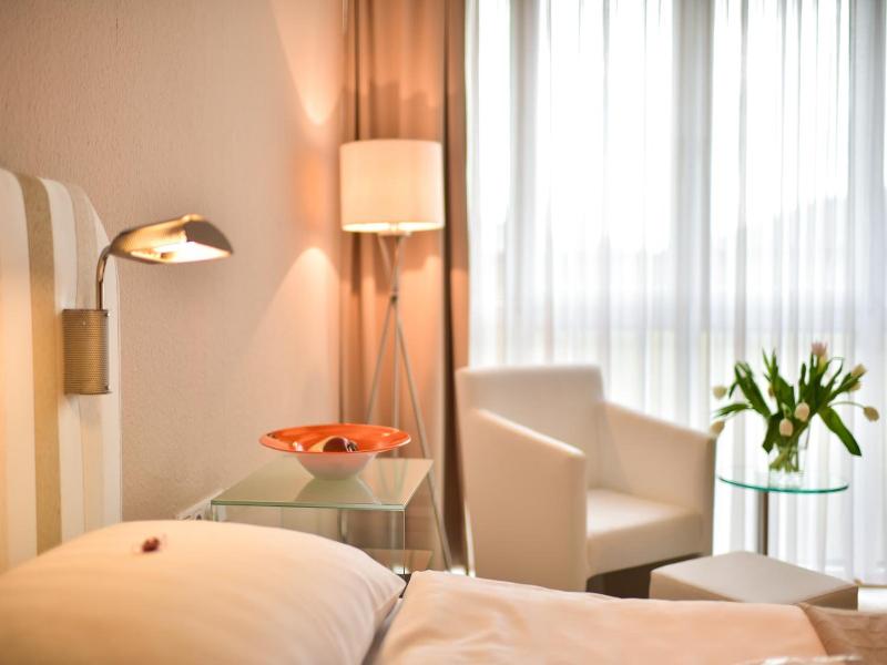 Stadthotel image