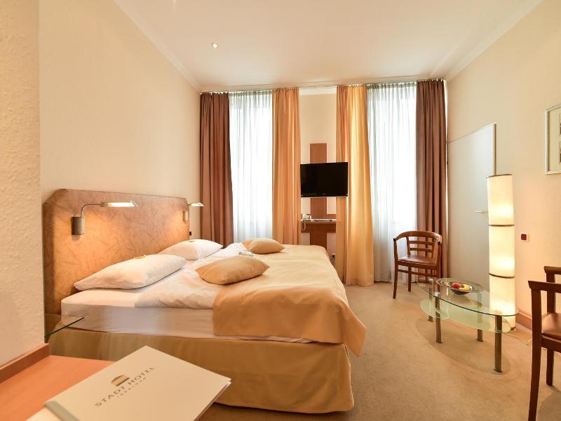 Stadthotel image