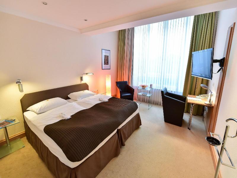 Stadthotel image
