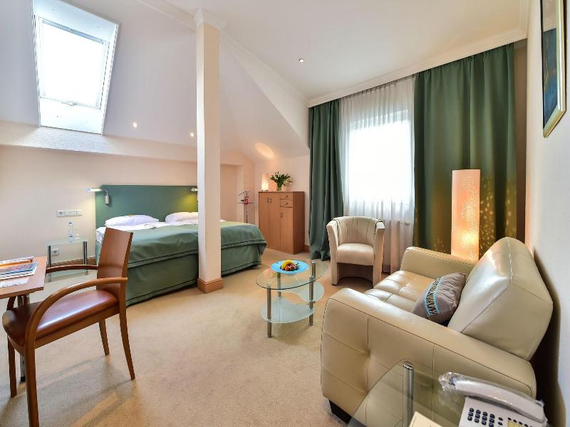 Stadthotel image