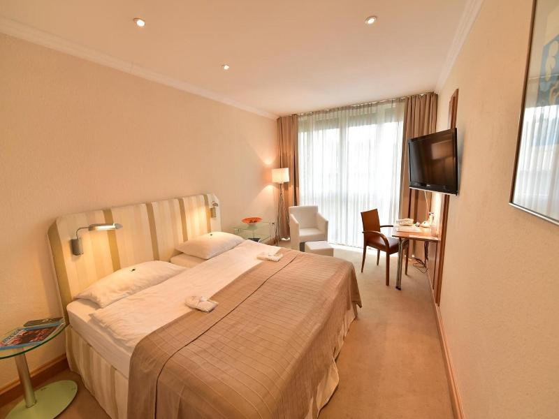 Stadthotel image