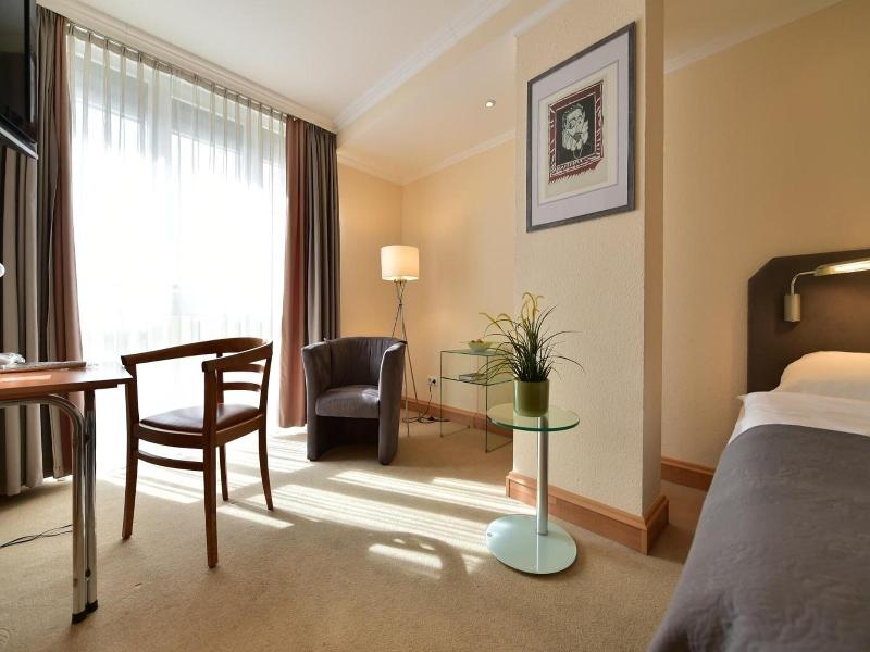 Stadthotel image