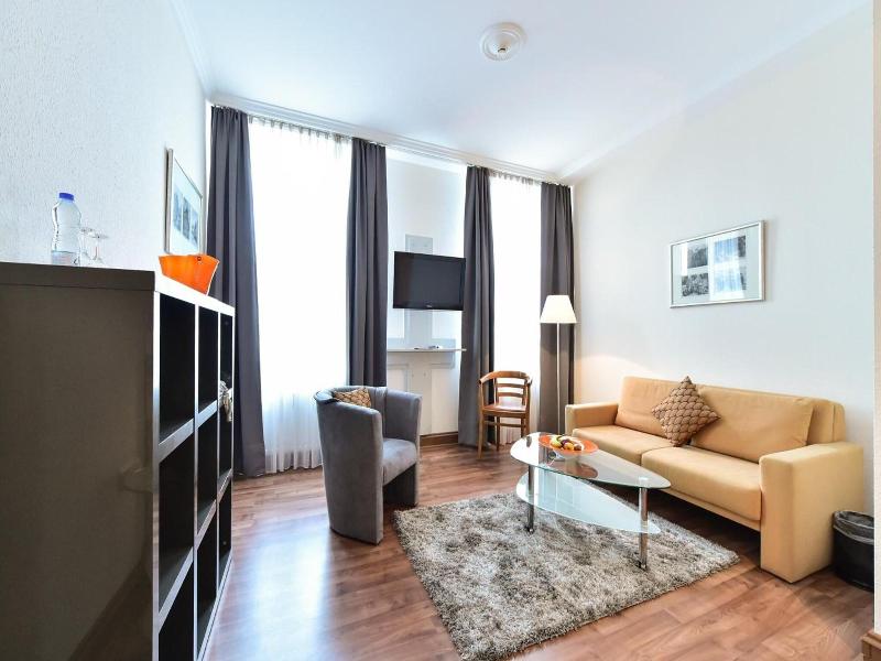 Stadthotel image