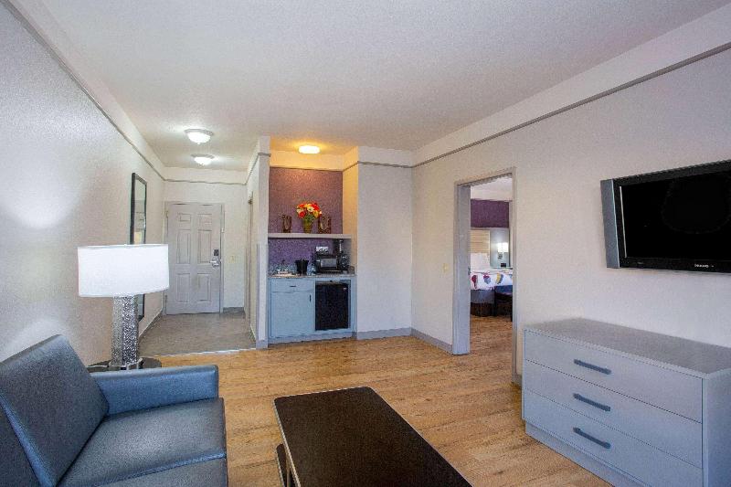 La Quinta Inn & Suites Daphne image