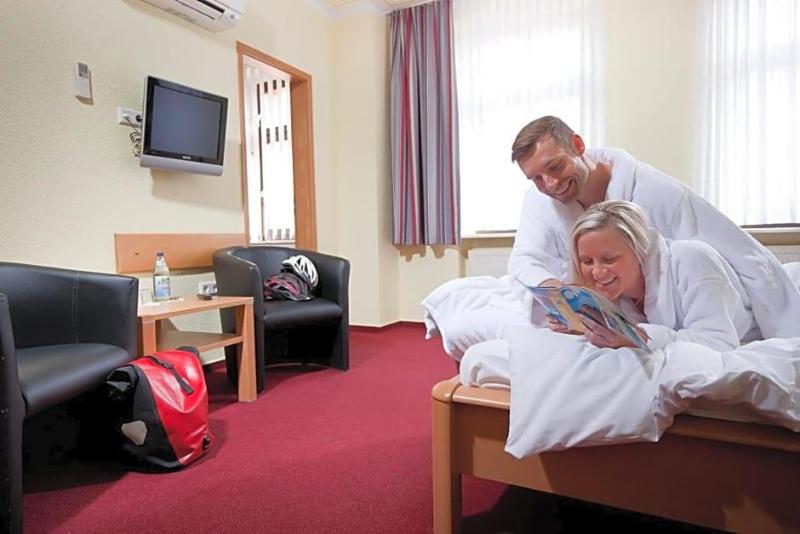 Hotel-Pension Am Schwanenteich image