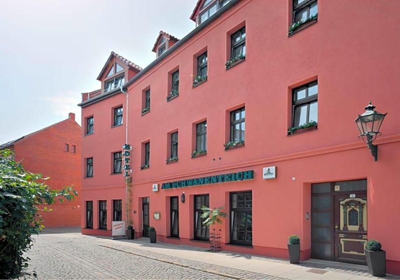 Hotel-Pension Am Schwanenteich image