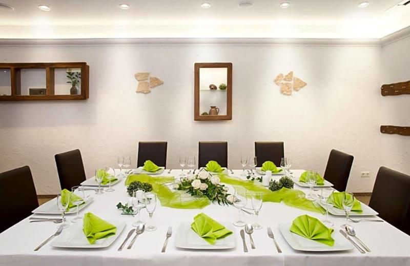 Hotel-Pension Am Schwanenteich image