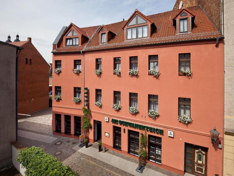 Hotel-Pension Am Schwanenteich image