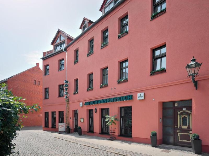 Hotel-Pension Am Schwanenteich image