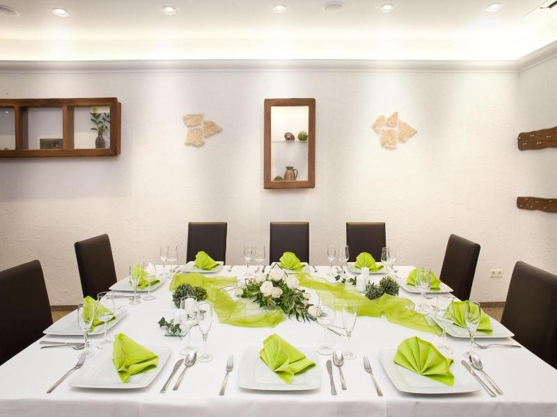 Hotel-Pension Am Schwanenteich image