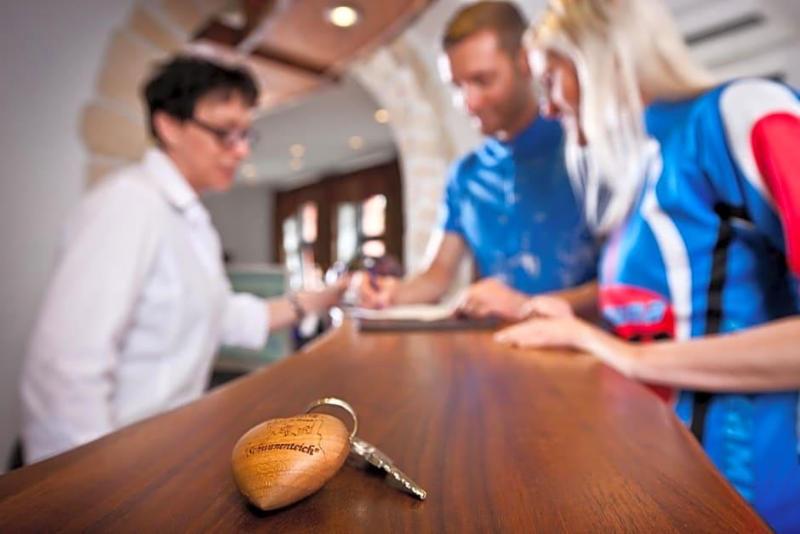 Hotel-Pension Am Schwanenteich image