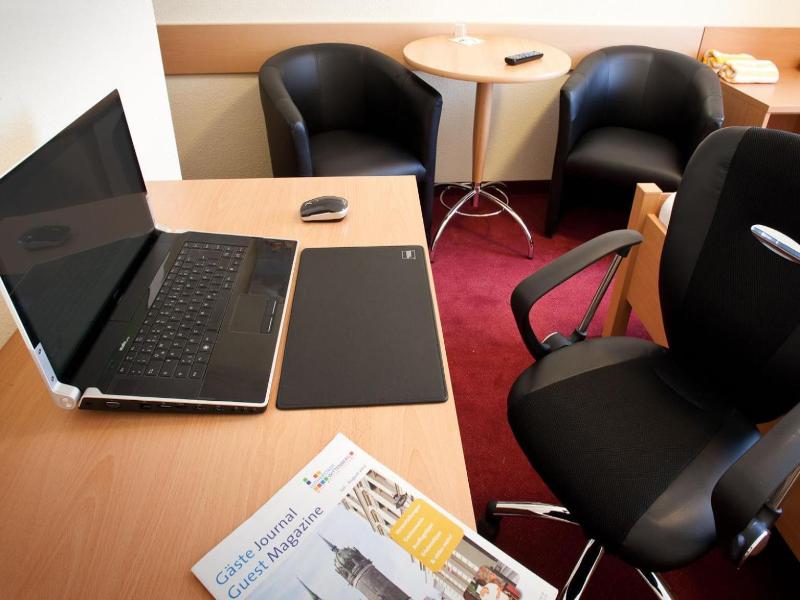 Hotel-Pension Am Schwanenteich image