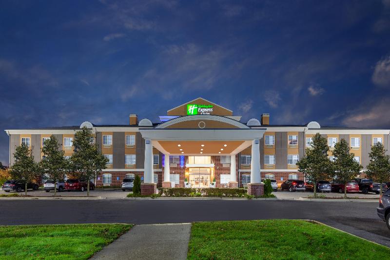 Holiday Inn Express & Suites Woodhaven