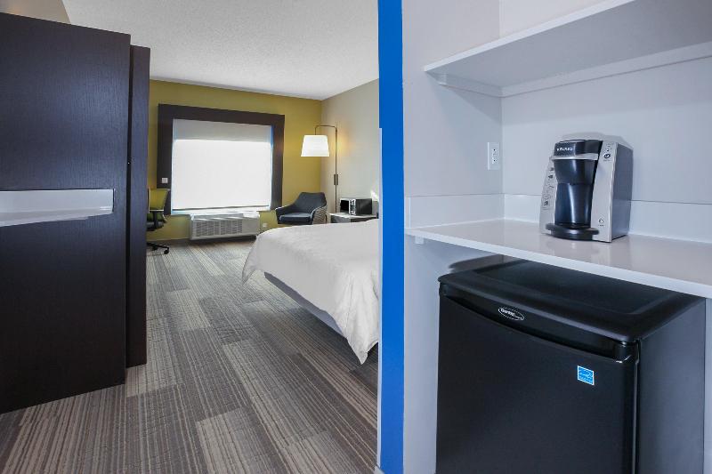 Holiday Inn Express & Suites Woodhaven image