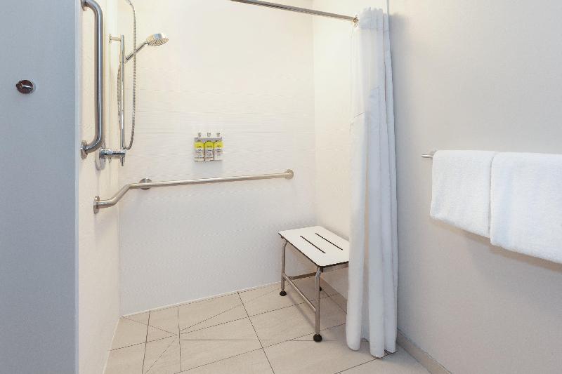 Holiday Inn Express & Suites Woodhaven image