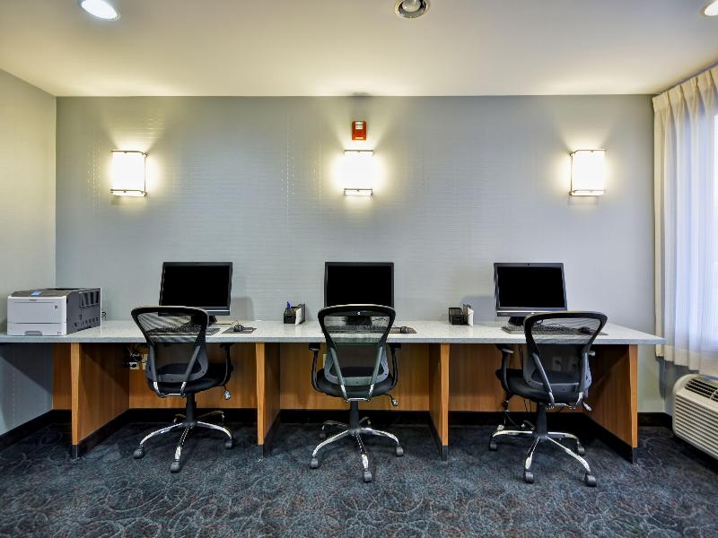 Holiday Inn Express Romulus / Detroit Airport image
