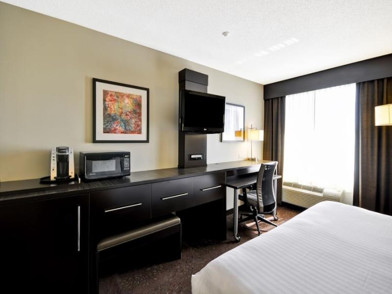 Holiday Inn Express Romulus / Detroit Airport image