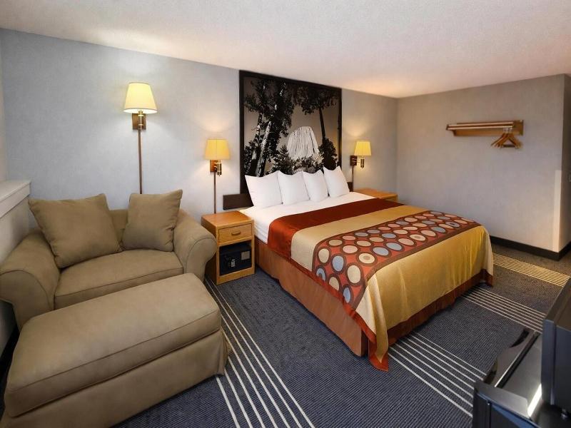 Super 8 by Wyndham Belle Fourche SD image